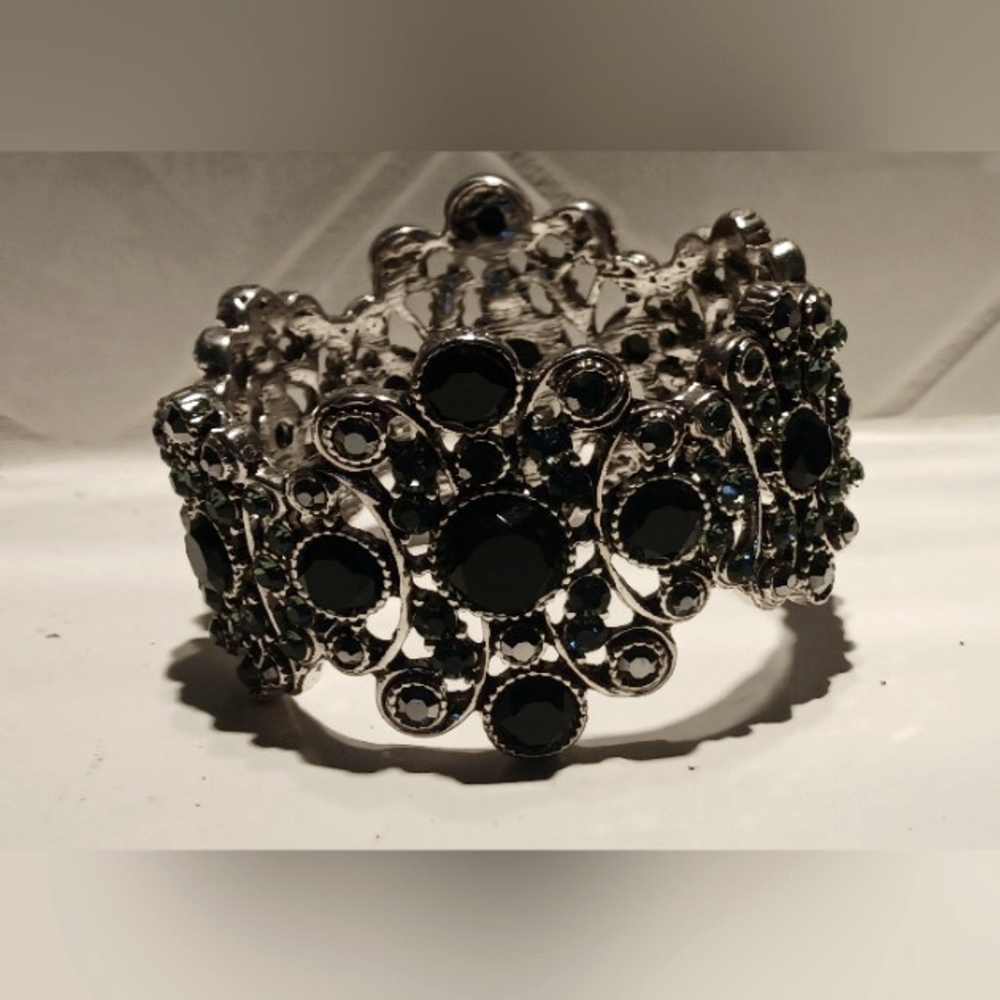Gipsy jewel Large Rhinestones Hinged Bracelet